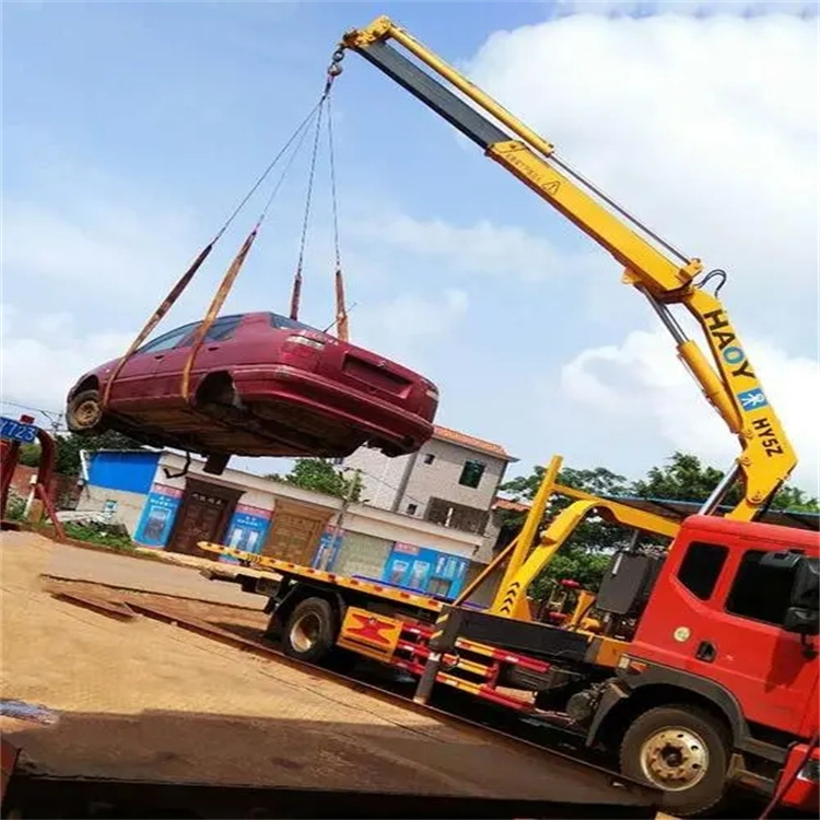 洪雅吊车吊汽车的正确方法